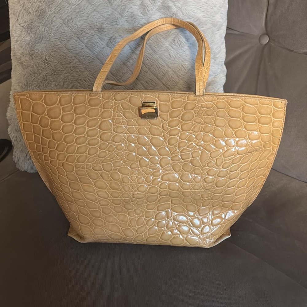 Vintage Furla Tote Handbag, 11.5”X 16”, Some wear/rubbing on the bottom corners.